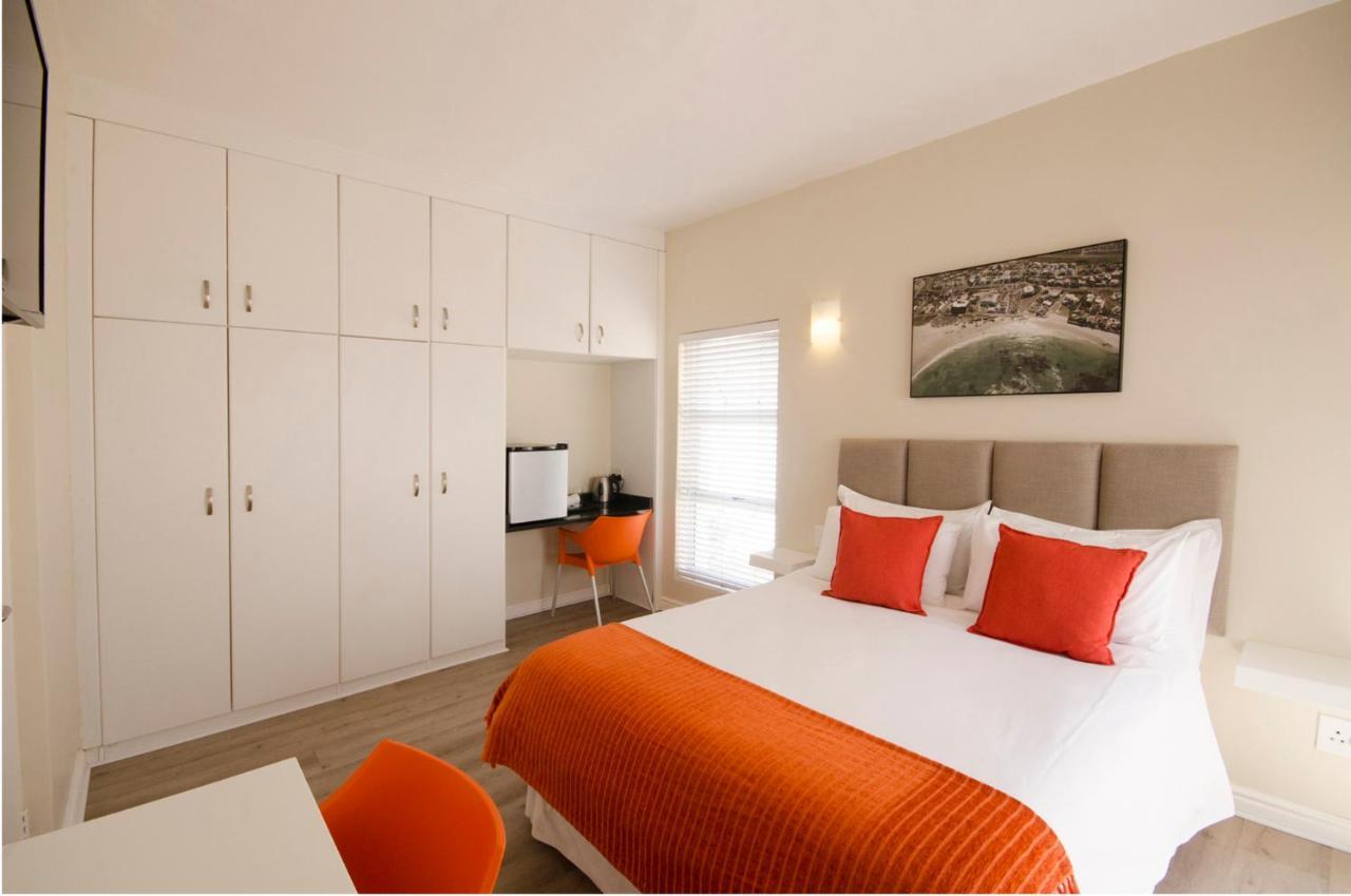 Small Bay Guest House Bloubergstrand Exterior photo