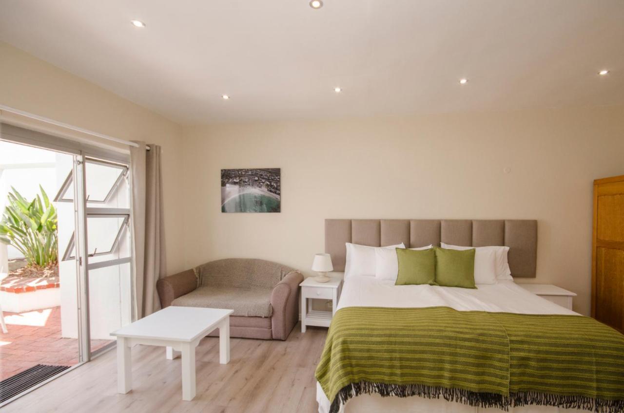 Small Bay Guest House Bloubergstrand Exterior photo