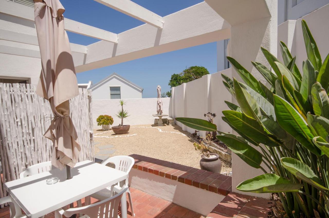 Small Bay Guest House Bloubergstrand Exterior photo