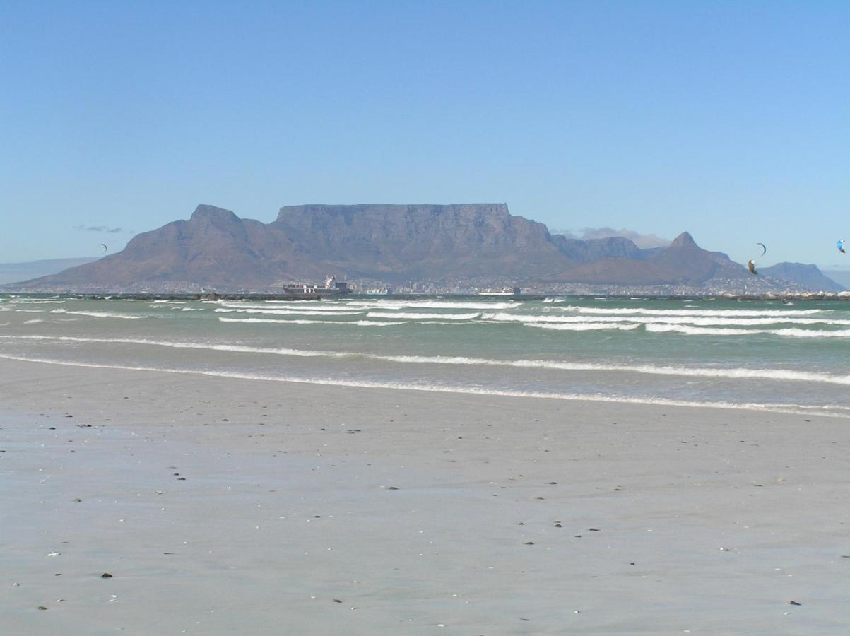 Small Bay Guest House Bloubergstrand Exterior photo