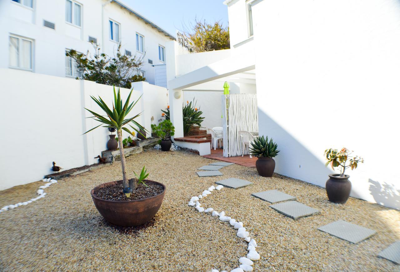 Small Bay Guest House Bloubergstrand Exterior photo